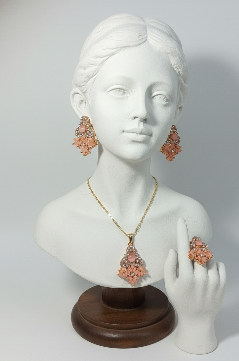 ✨ Gorgeous Peach & Crystal locket & earrings set 💎
