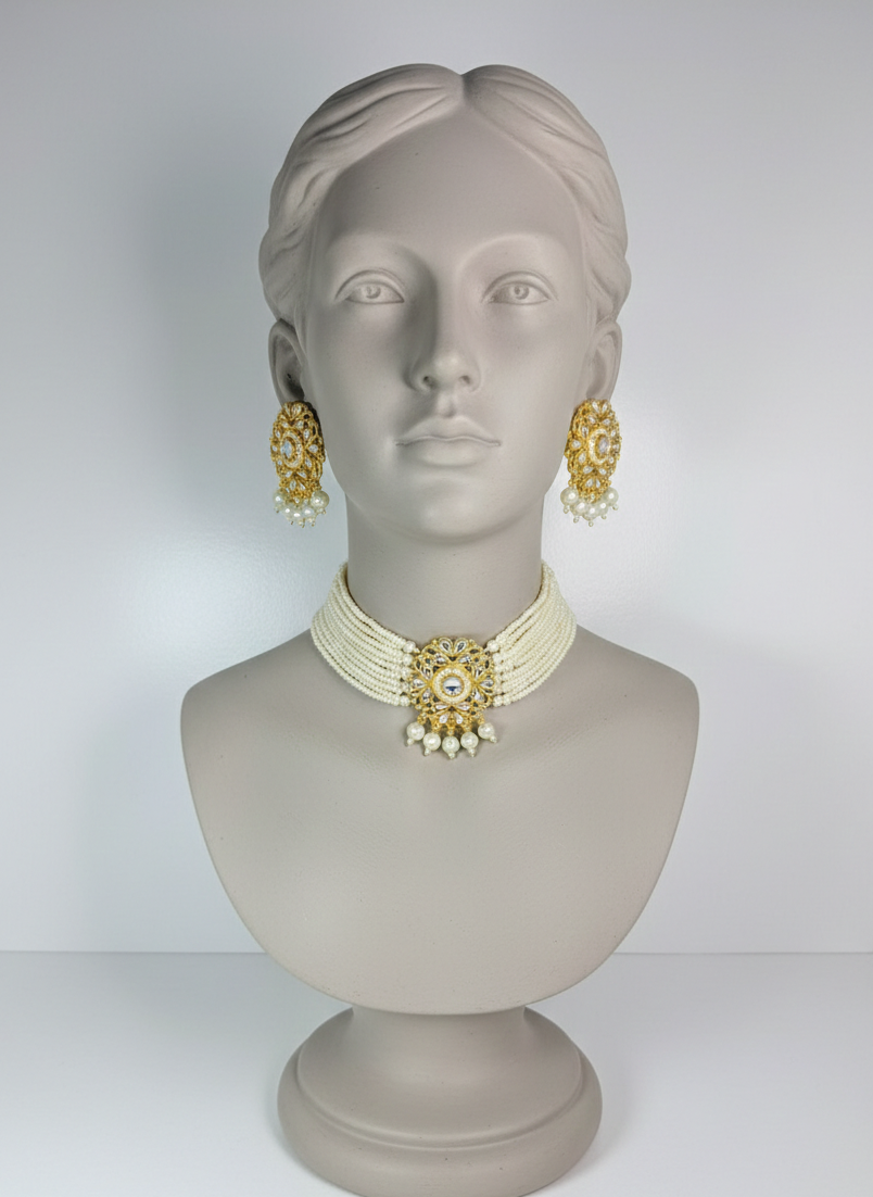 Stunning Gold‑Tone Kundan Earring & Choker Set