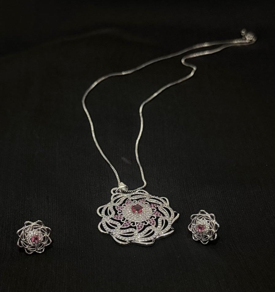 Silver Flower‑Shaped Jewellery Set – Pink & Diamond Accent