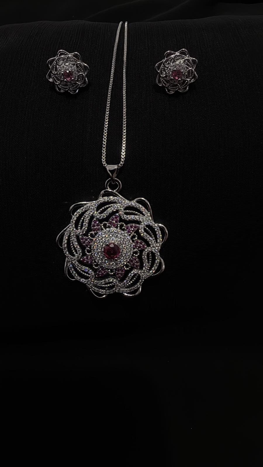 Silver Flower‑Shaped Jewellery Set – Pink & Diamond Accent