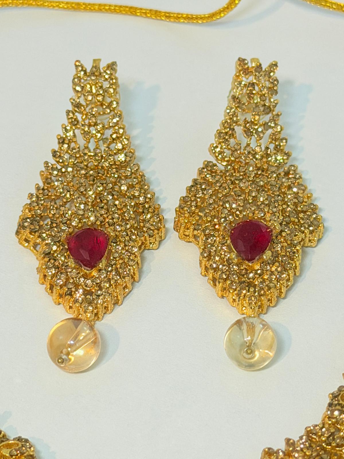 ✨ *Gorgeous gold‑plated necklace & earring set* that screams luxe vibes ✨.