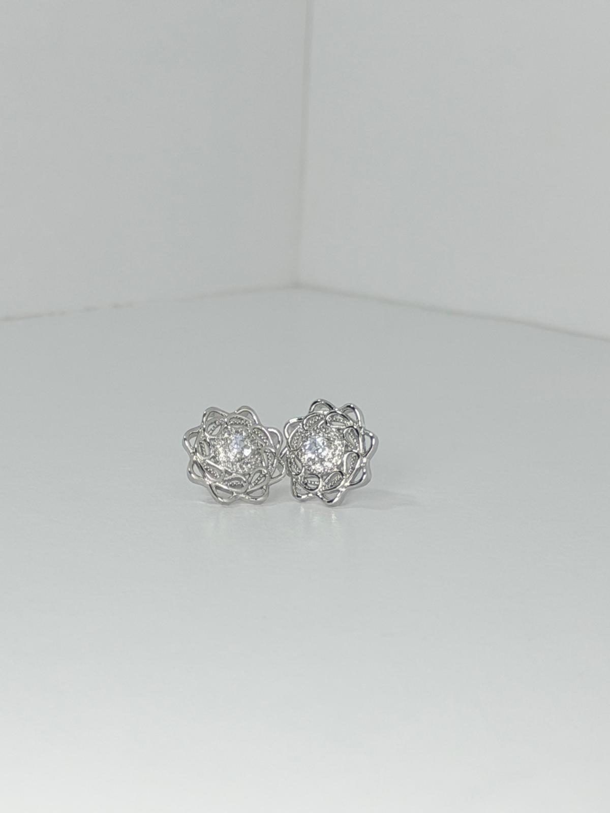 Stunning Silver Diamond‑Cut Flower Jewellery Set