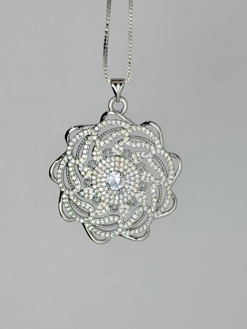 Stunning Silver Diamond‑Cut Flower Jewellery Set