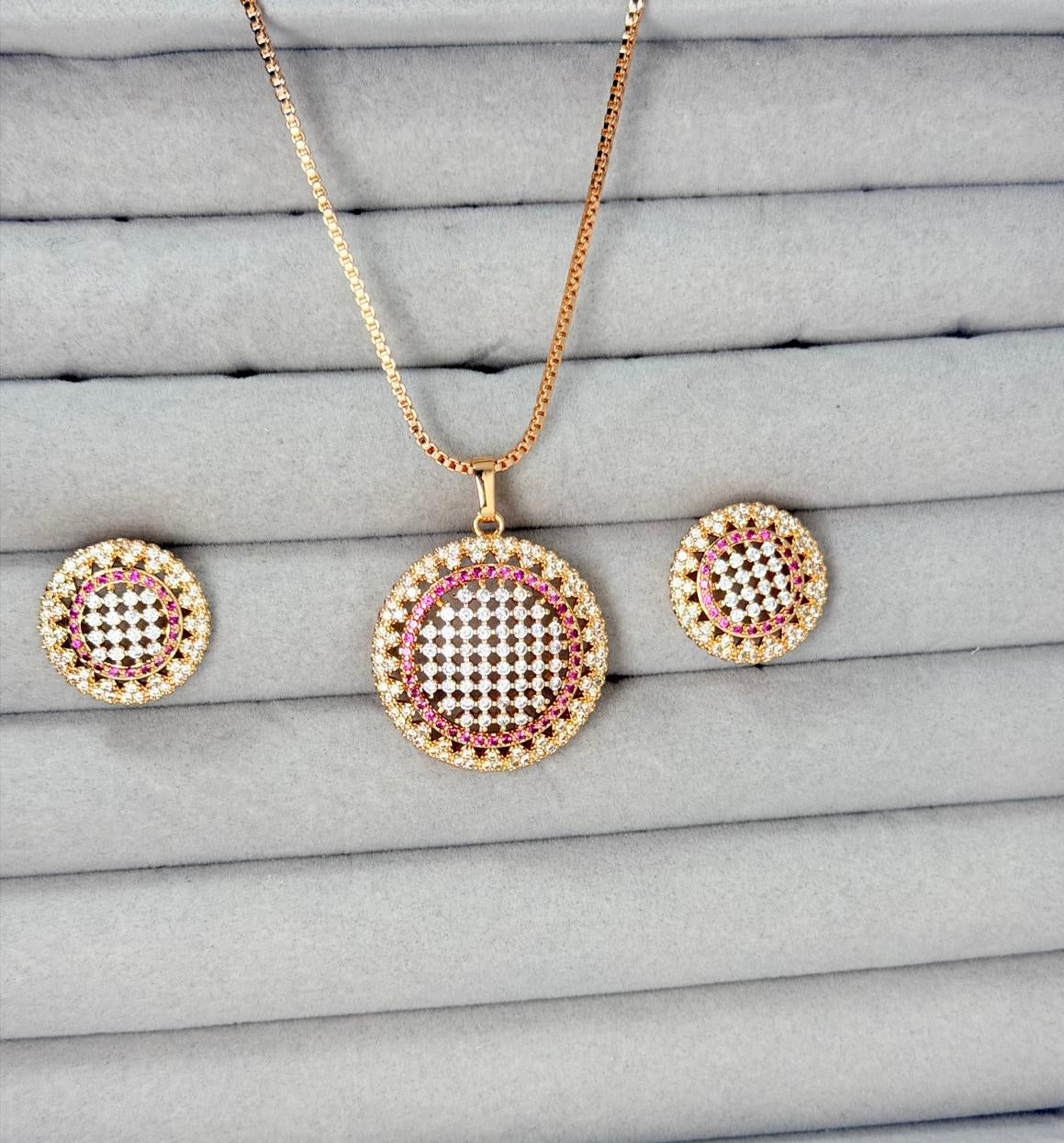 ✨ *Gorgeous Gold Diamond‑Pink Crystal Jewellery Set* ✨