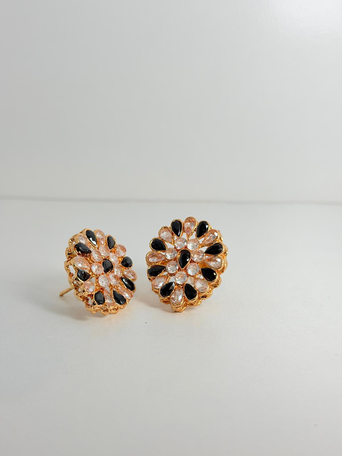Stunning Gold‑Toned Jewellery Set – Earrings & Pendant