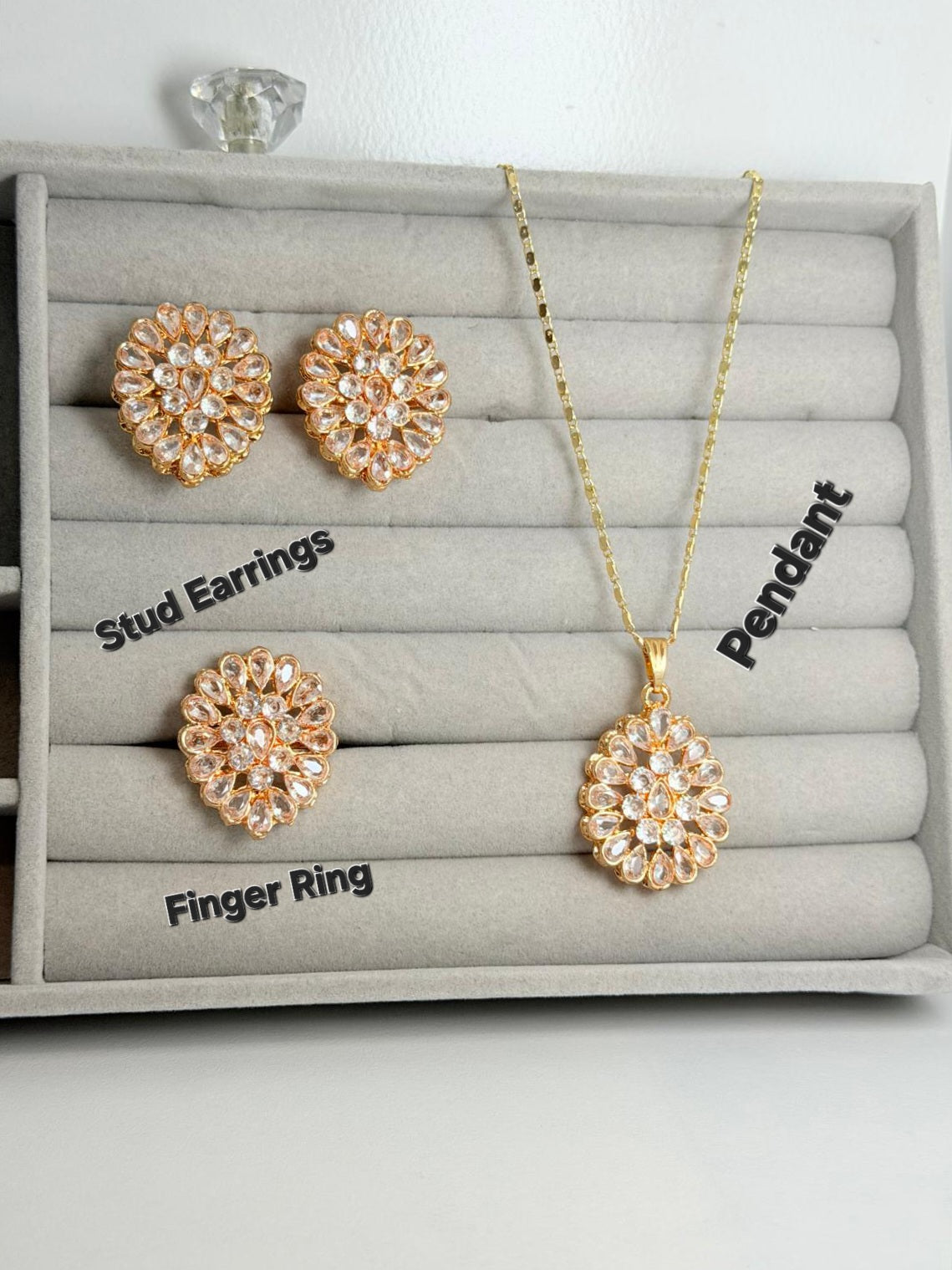 ✨ *Stunning Gold & Diamond‑cut Jewellery Set* ✨