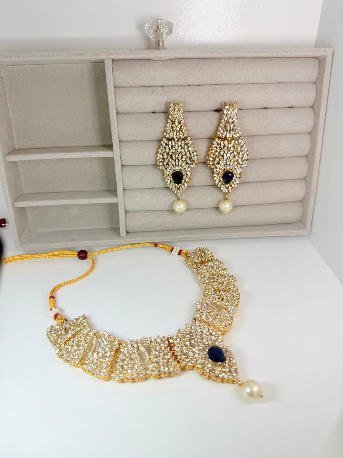 ✨ *Stunning Diamond‑kissed Necklace & Earring Set* ✨