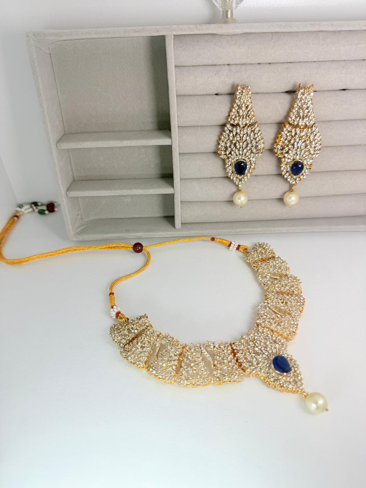 ✨ *Stunning Diamond‑kissed Necklace & Earring Set* ✨