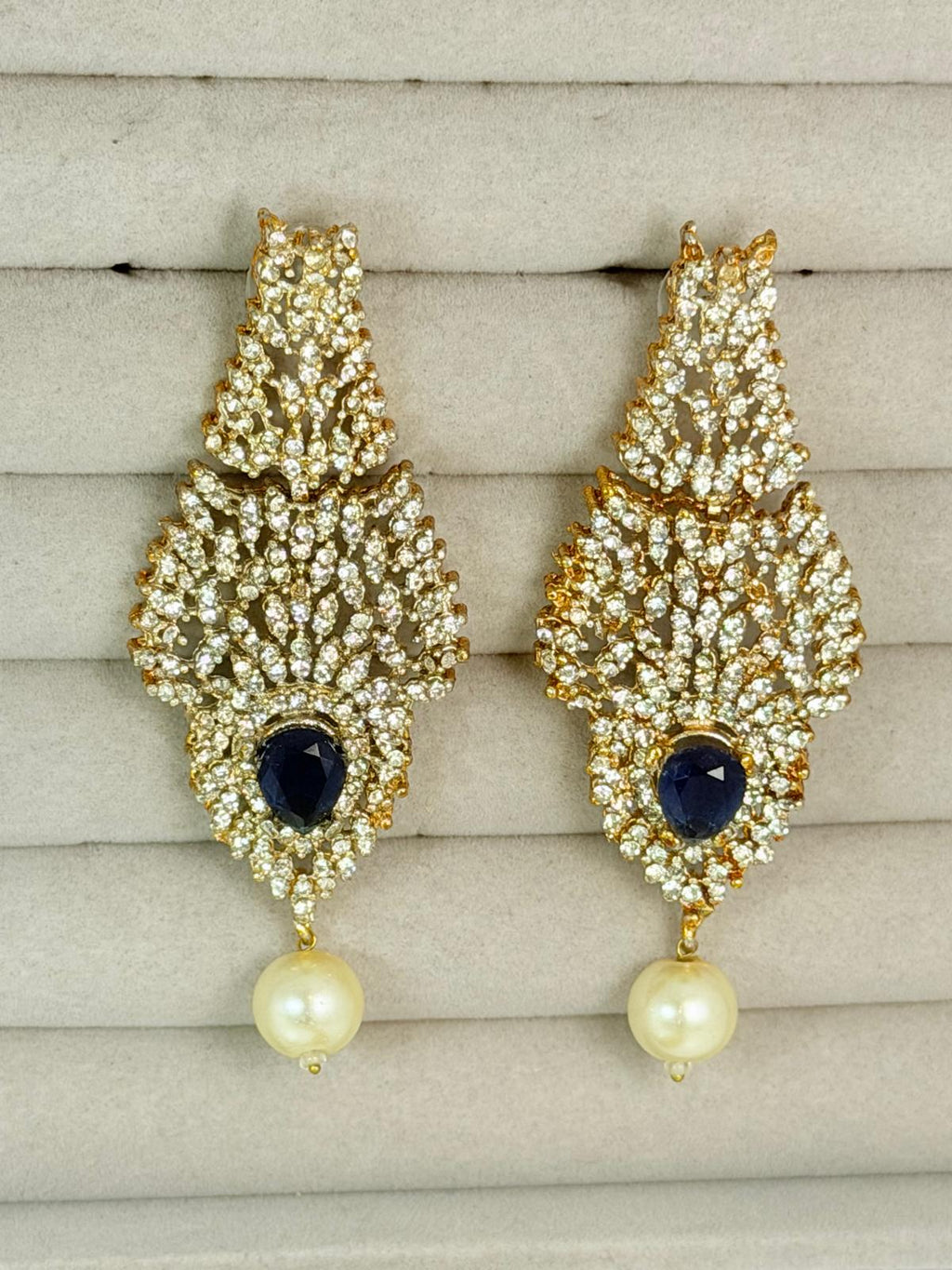 ✨ *Stunning Diamond‑kissed Necklace & Earring Set* ✨