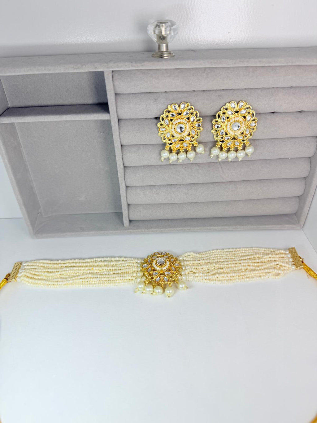 Stunning Gold‑Tone Kundan Earring & Choker Set