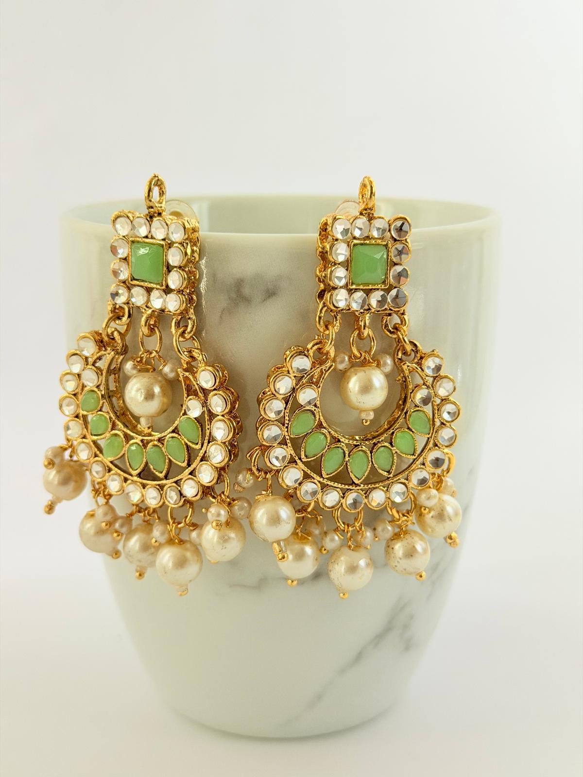 Stunning gold-toned necklace set with mint green stones & pearl