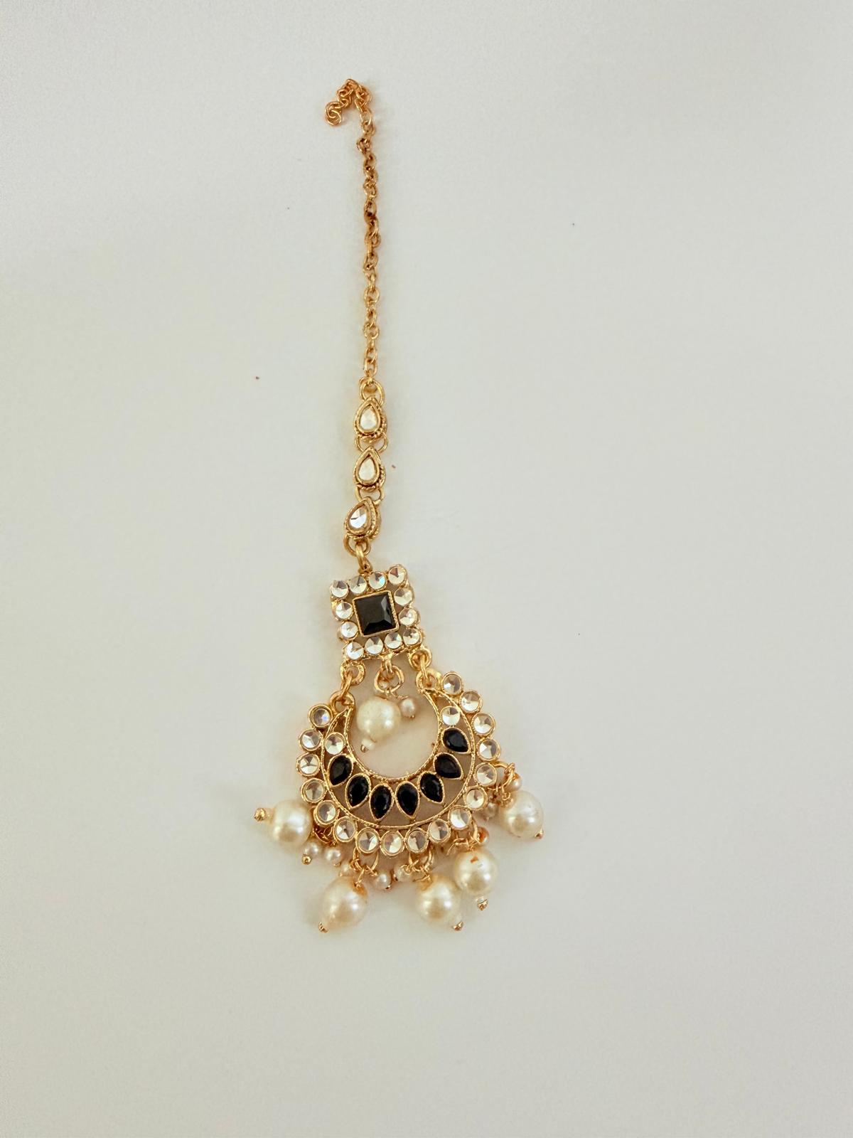 Elegant Black &amp |Gold Kundan Jewelry Set.