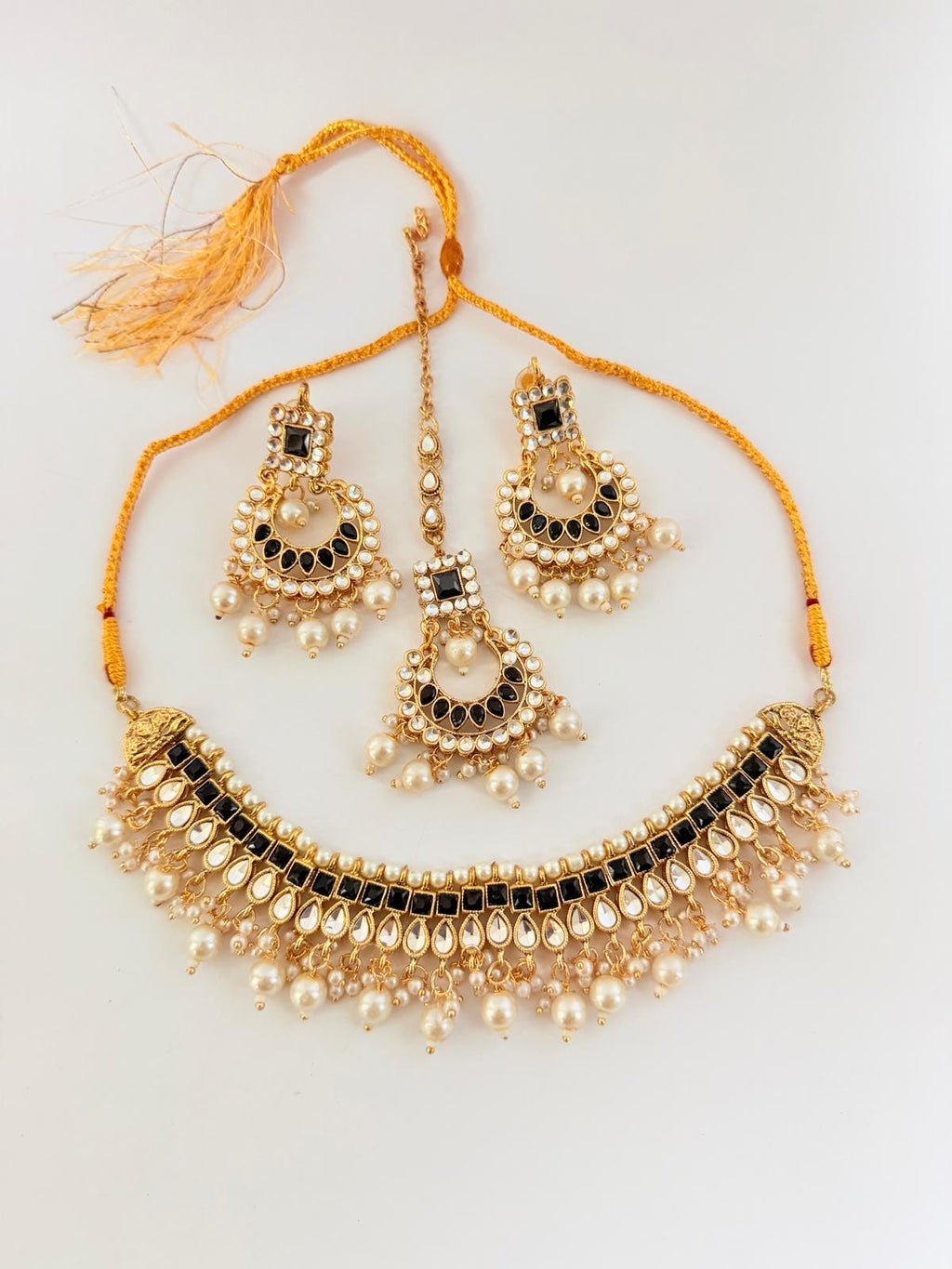 Elegant Black &amp |Gold Kundan Jewelry Set.