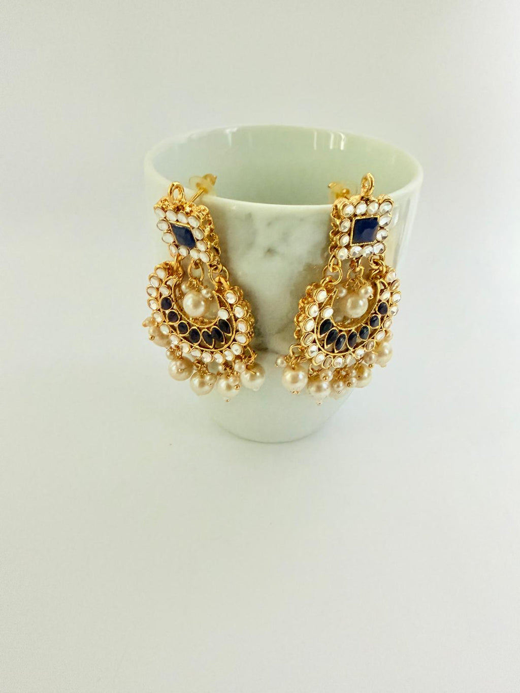 Elegant Black &amp |Gold Kundan Jewelry Set.