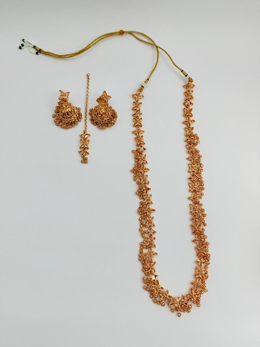 ✨ *Gold‑tone Floral Necklace & Earring Set* ✨