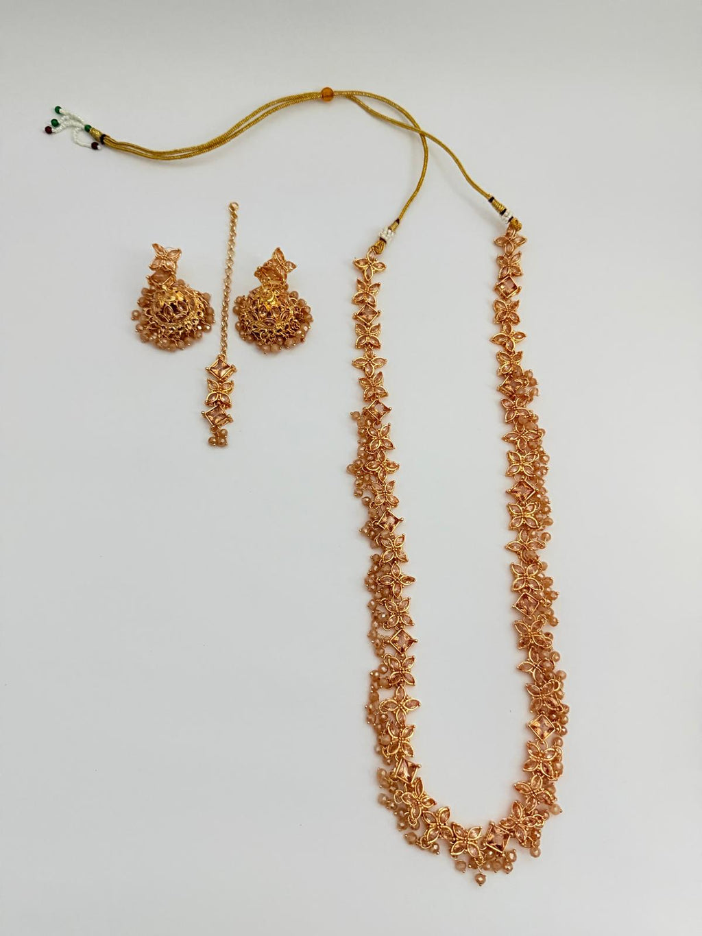 ✨ *Gold‑tone Floral Necklace & Earring Set* ✨