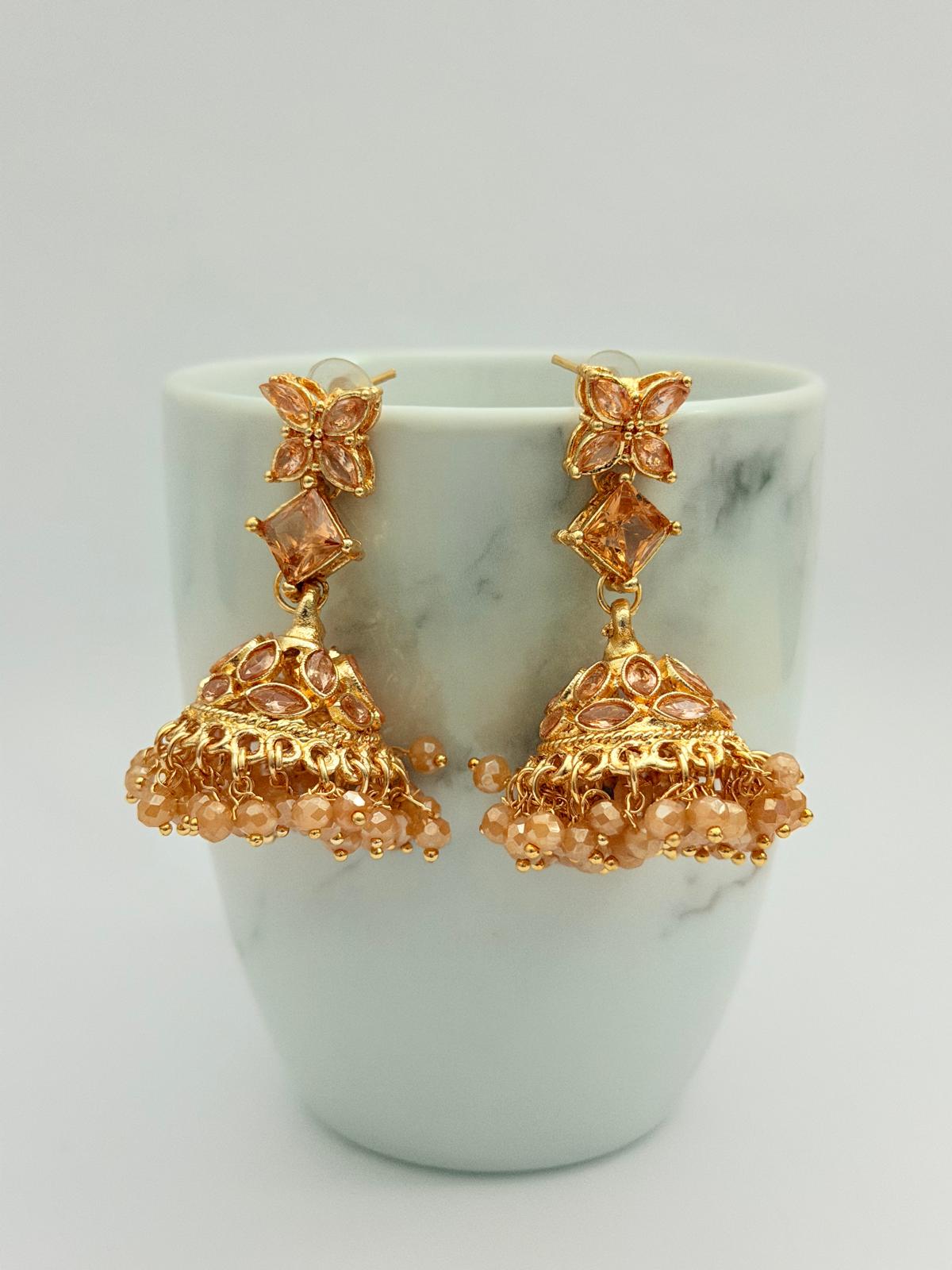 ✨ *Gold‑tone Floral Necklace & Earring Set* ✨