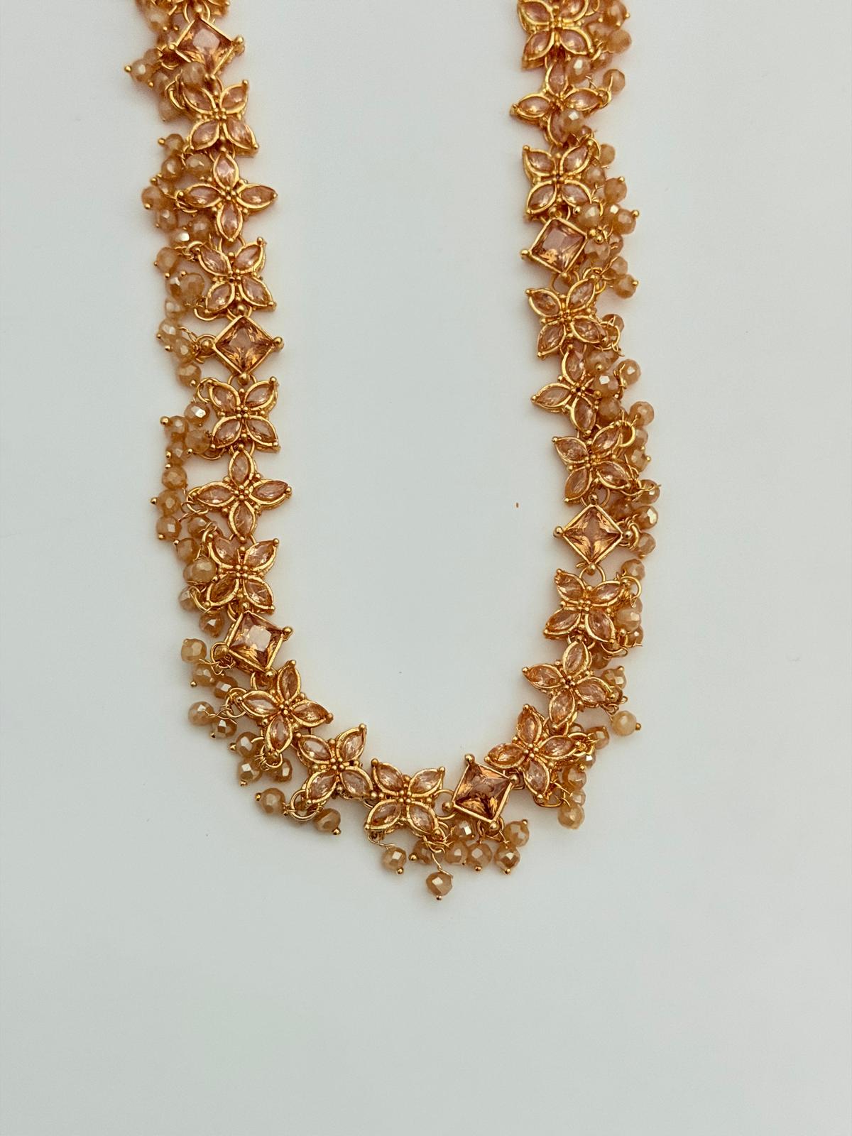 ✨ *Gold‑tone Floral Necklace & Earring Set* ✨