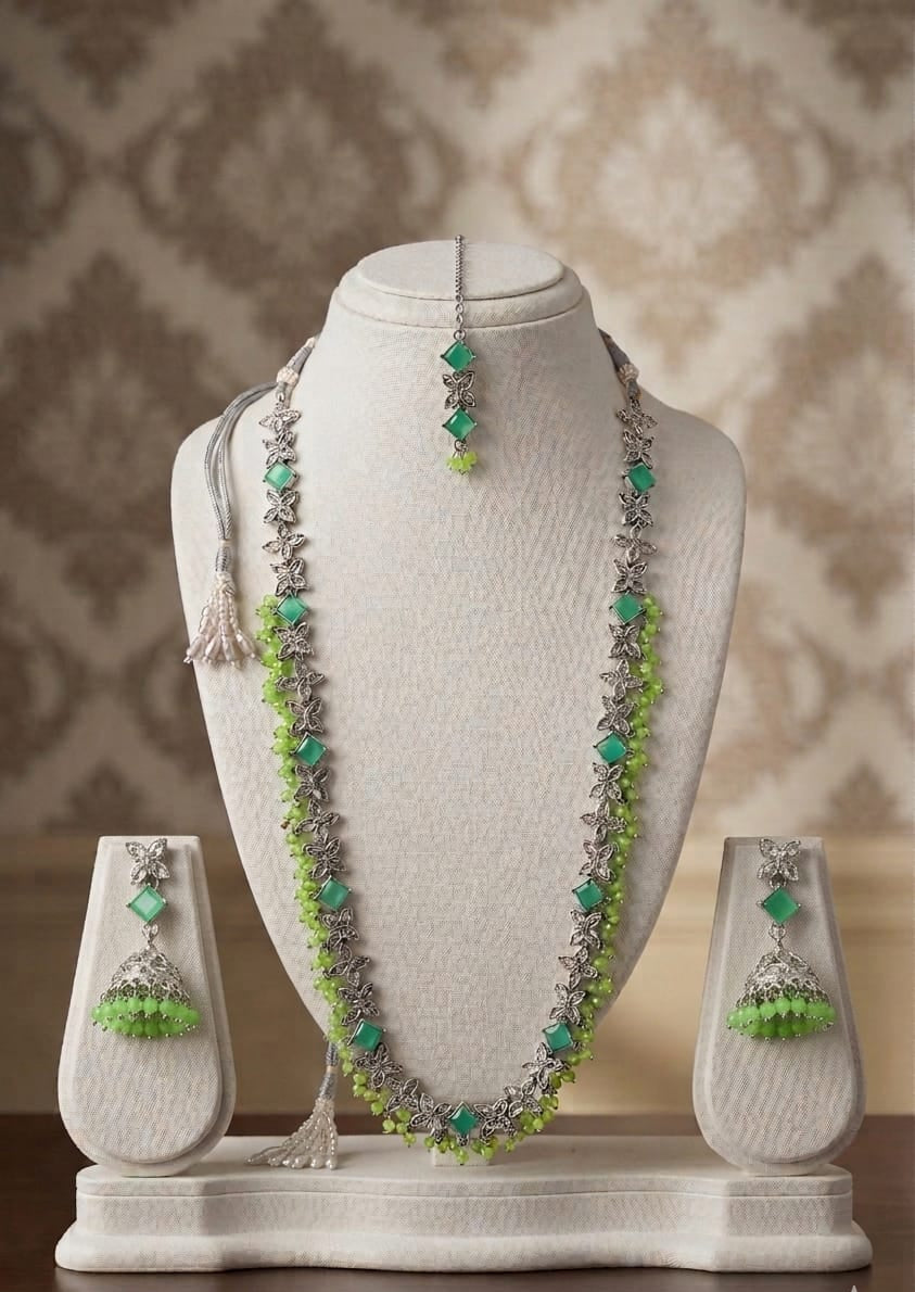 Stunning silver-toned necklace set with vibrant green gemstones