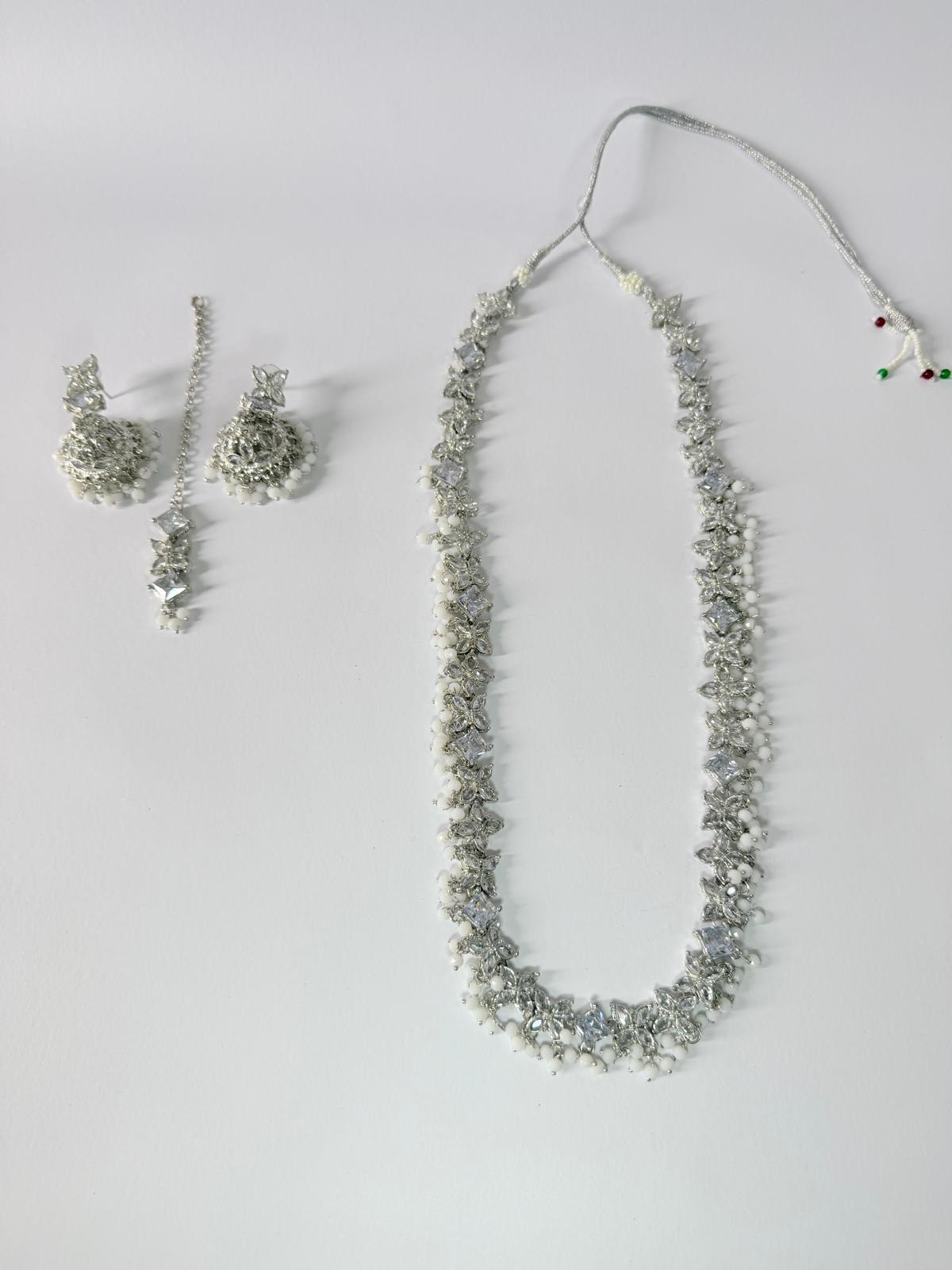 ✨Stunning silver-toned necklace set with matching earrings & maang tikka ✨