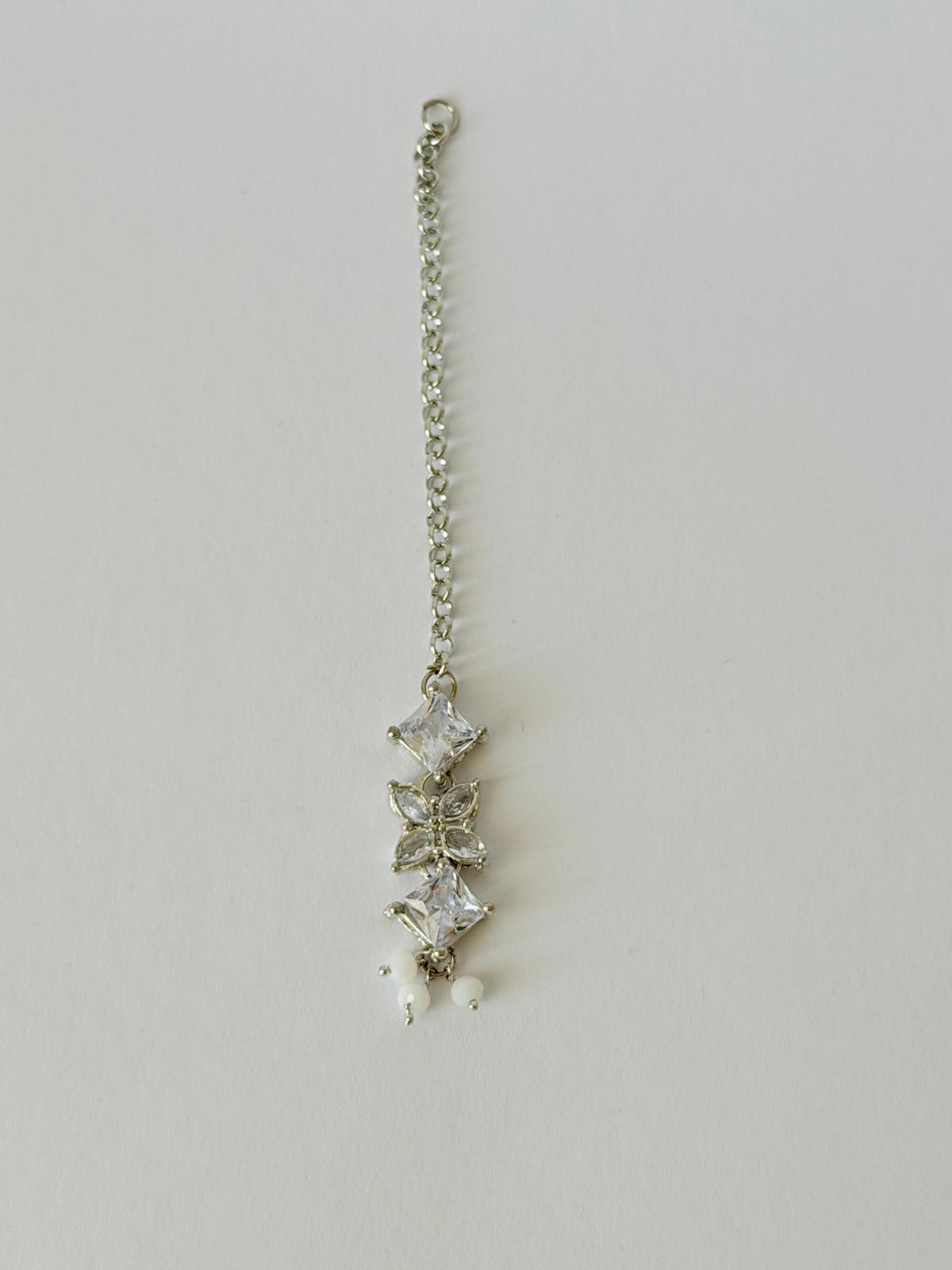 ✨Stunning silver-toned necklace set with matching earrings & maang tikka ✨