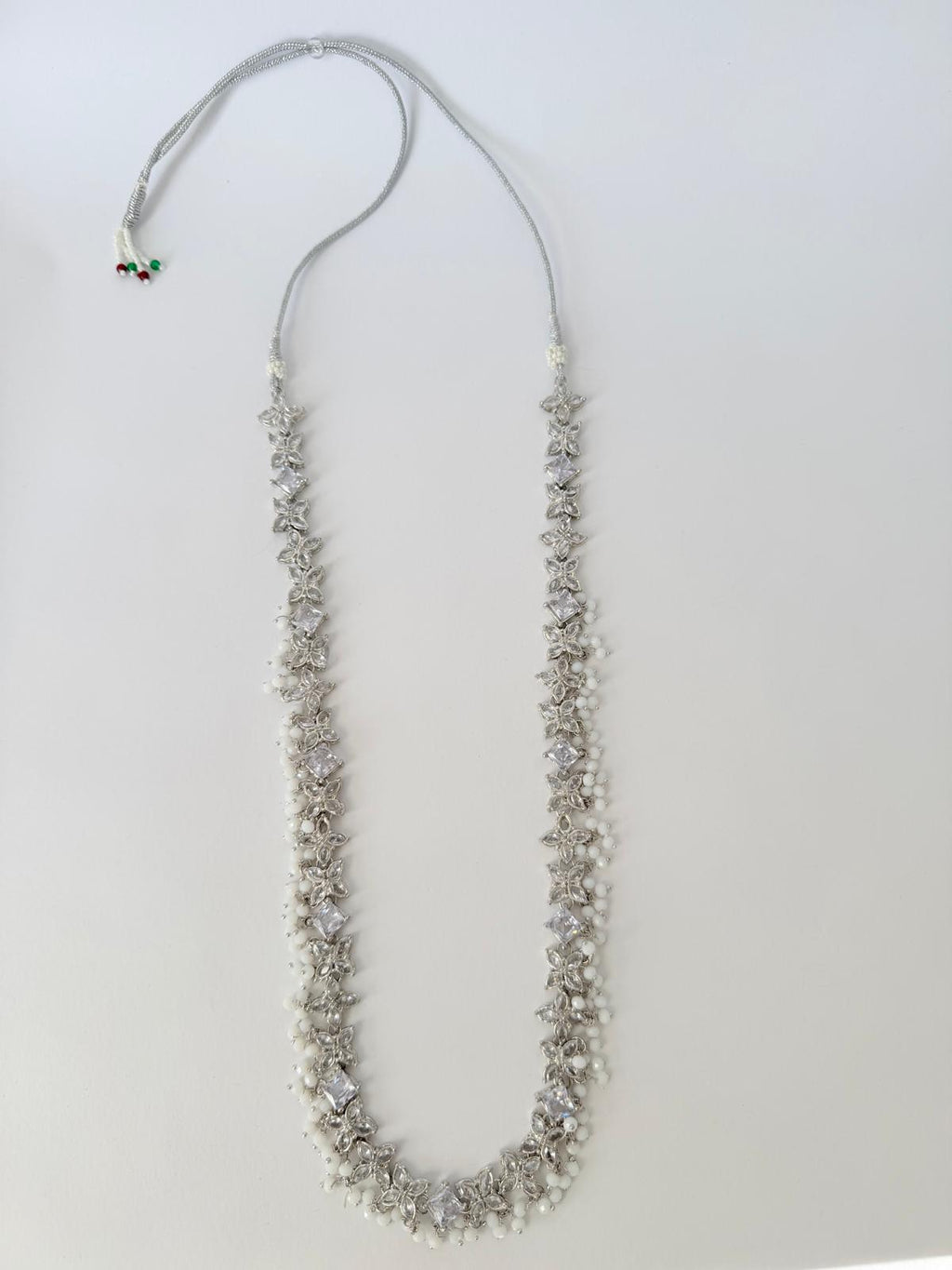 ✨Stunning silver-toned necklace set with matching earrings & maang tikka ✨