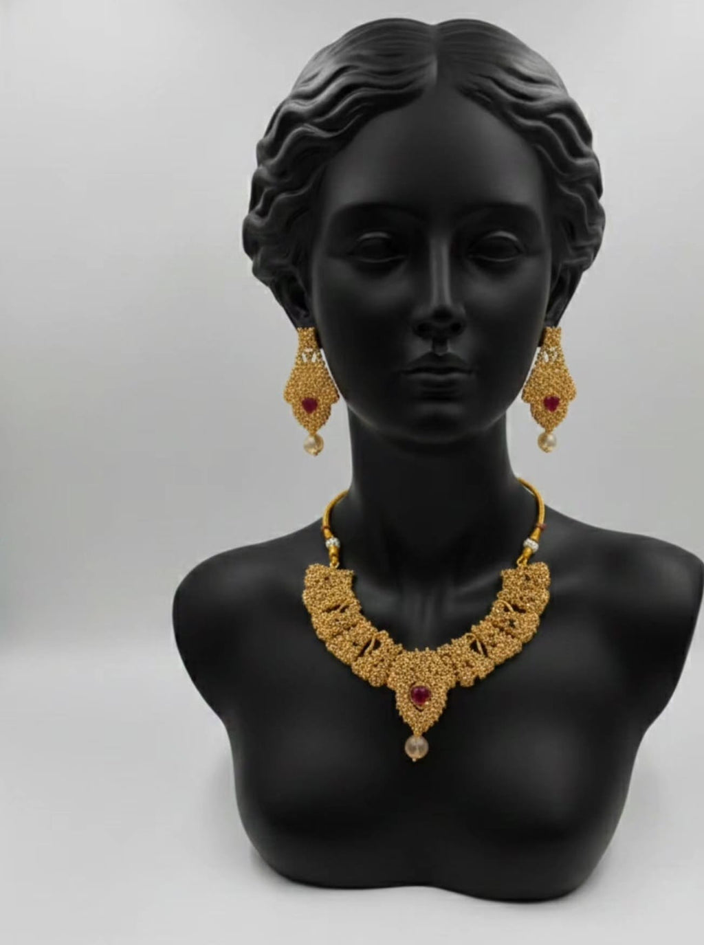 ✨ *Gorgeous gold‑plated necklace & earring set* that screams luxe vibes ✨.